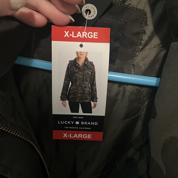 Beautiful camo jacket women’s - Picture 3 of 4